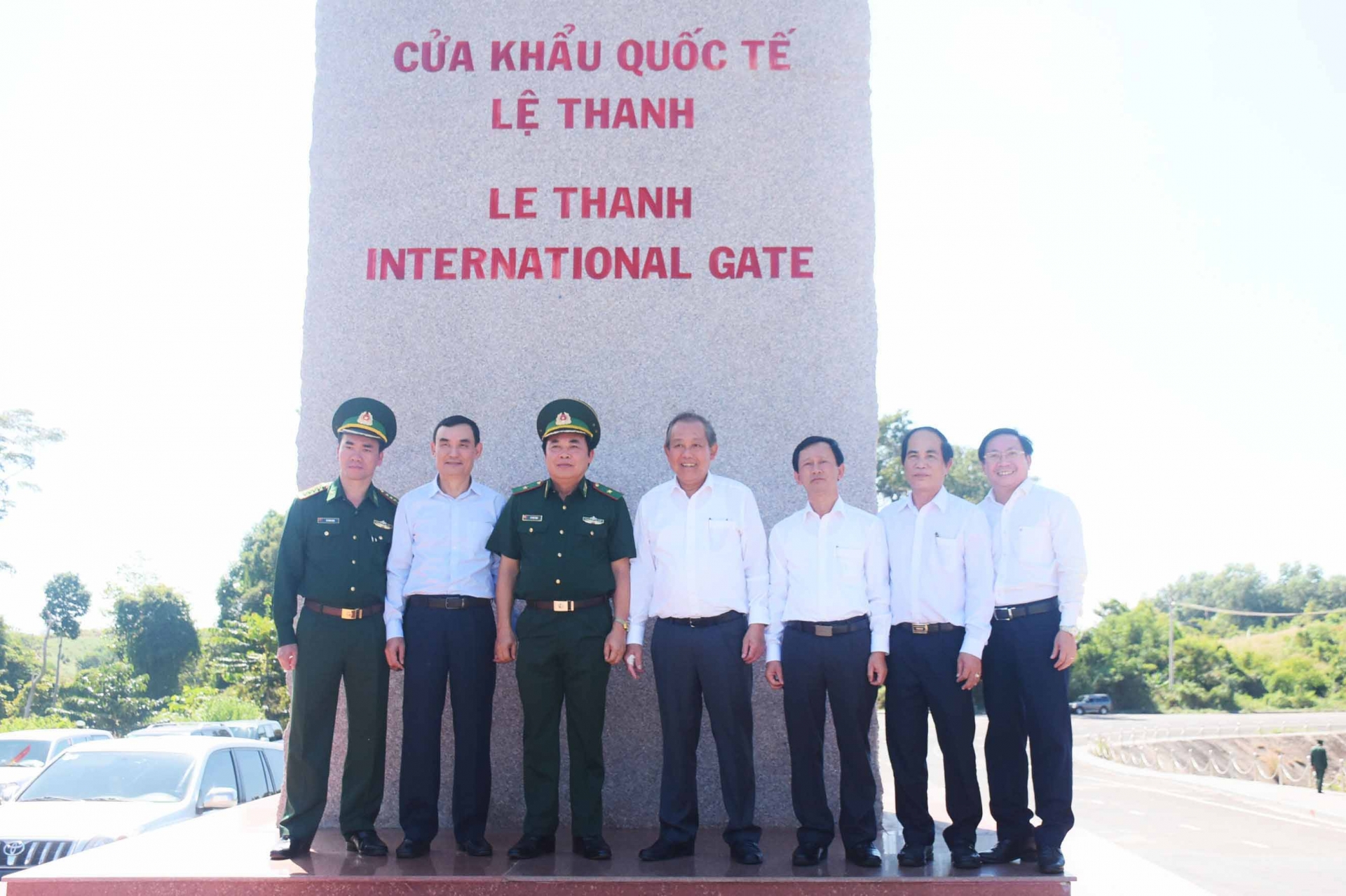 Phó Thủ tướng Trương Hòa Bình thăm Đồn Biên phòng cửa khẩu quốc tế Lệ Thanh pho thu tuong truong hoa binh tham don bien phong cua khau quoc te le thanh