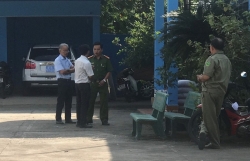 me dua con gai 13 tuoi tu tp hcm ra ha noi ban trinh cho bac si