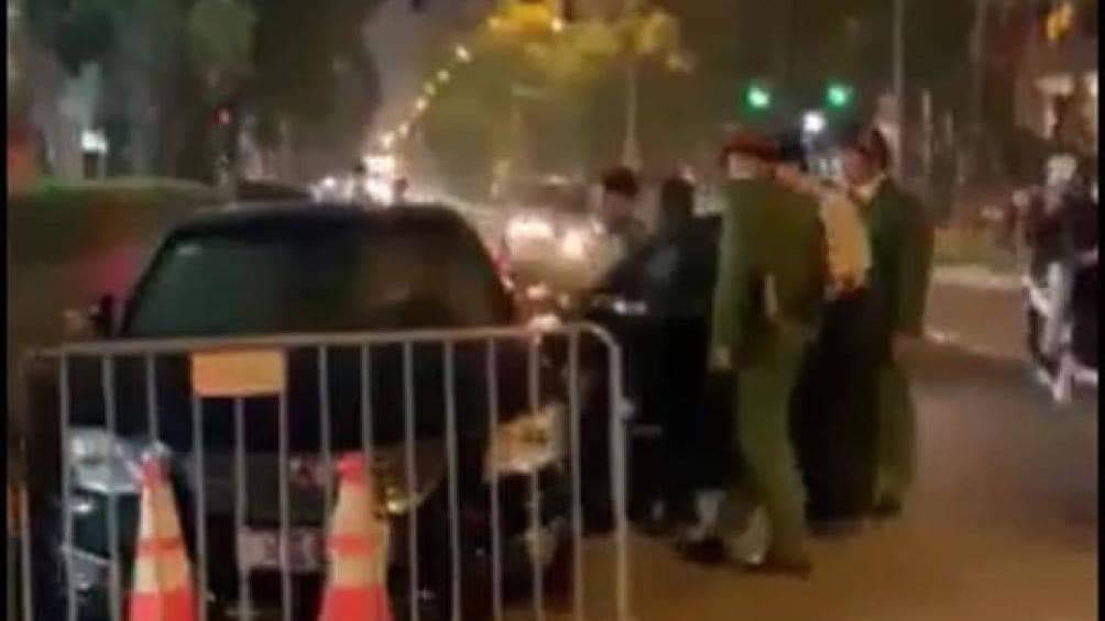 Xe ô tô biển xanh của Liên đoàn bóng đá Việt Nam gây tai nạn rồi bỏ chạy xe o to bien xanh cua lien doan bong da viet nam gay tai nan roi bo chay