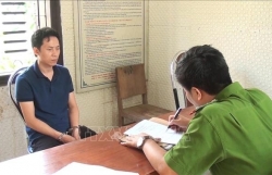 me dua con gai 13 tuoi tu tp hcm ra ha noi ban trinh cho bac si