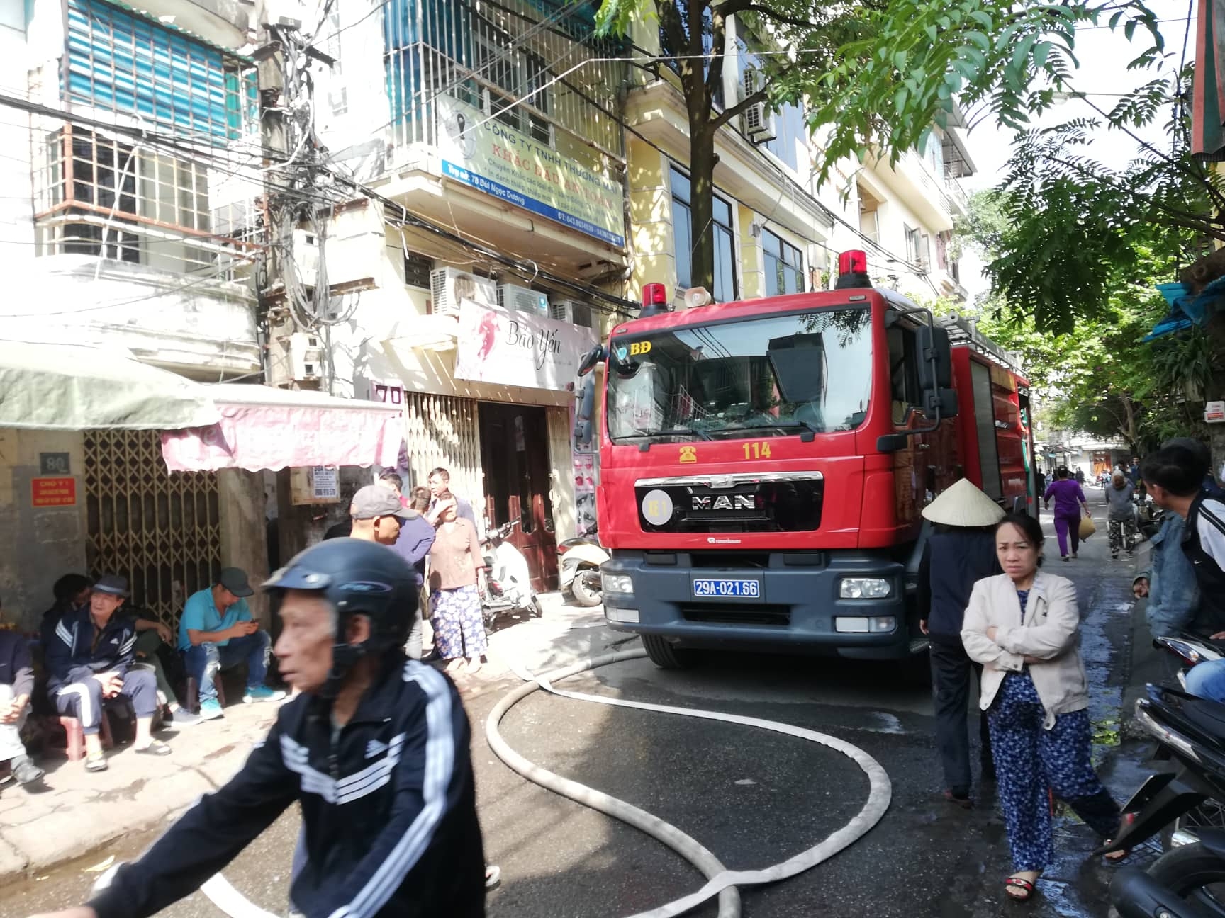 Hà Nội: Nổ bình gas gây cháy dữ dội trên phố Bùi Ngọc Dương ha noi no binh gas gay chay lon tren pho bui ngoc duong