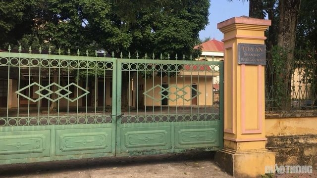 vi sao ke tron truy na 26 nam van giu chuc chanh van phong toa an huyen