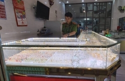 clip ten cuop dung bua danh guc chu tiem vang o binh dinh