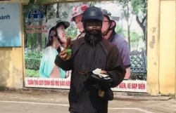 nam thanh nien hai duong bi cong an trieu tap vi xui ban dong gia an may mat den cau like