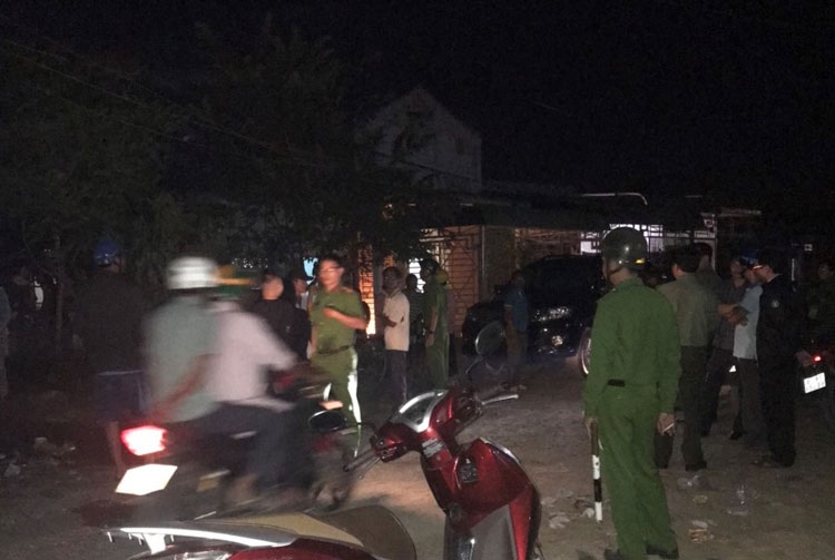 Lâm Đồng: 4 người trong gia đình tử vong khi nhà cháy lam dong 4 nguoi trong gia dinh tu vong trong ngoi nha bi chay