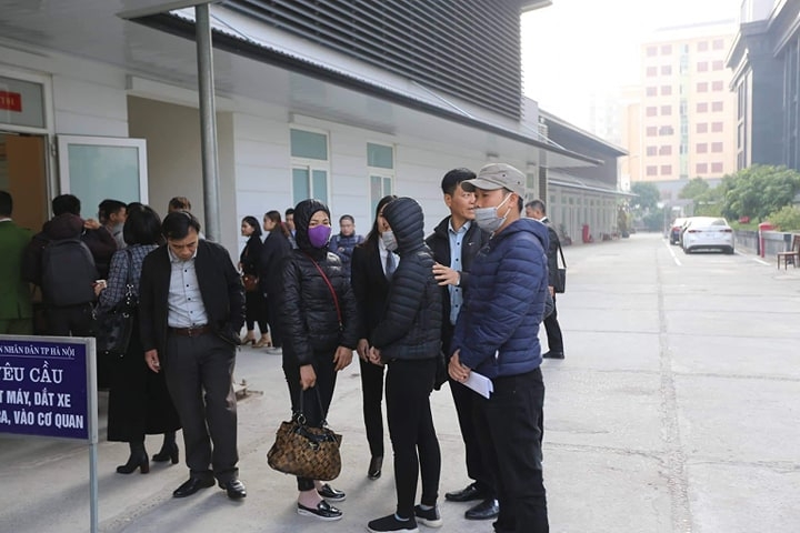 Hung thủ sát hại 4 mạng người ở Đan Phượng bật khóc tại tòa hung thu sat hai ca nha em trai o dan phuong bat khoc tai toa