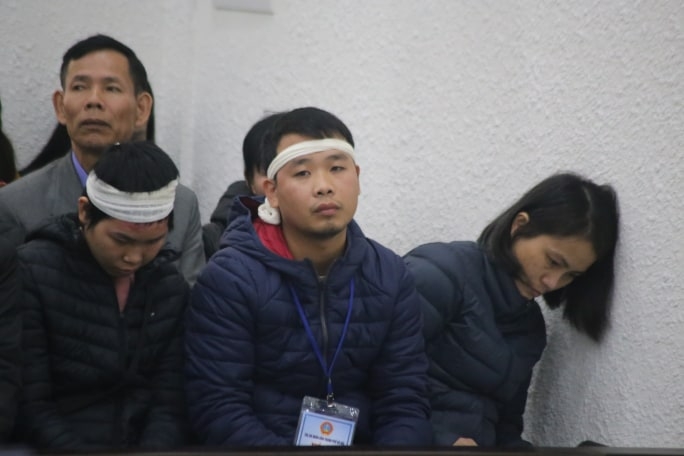 Kẻ sát hại cả nhà em trai ở Đan Phượng khóc nức nở, tóc bạc trắng hung thu sat hai ca nha em trai o dan phuong khoc nuc no bi cao vo cung hoi han