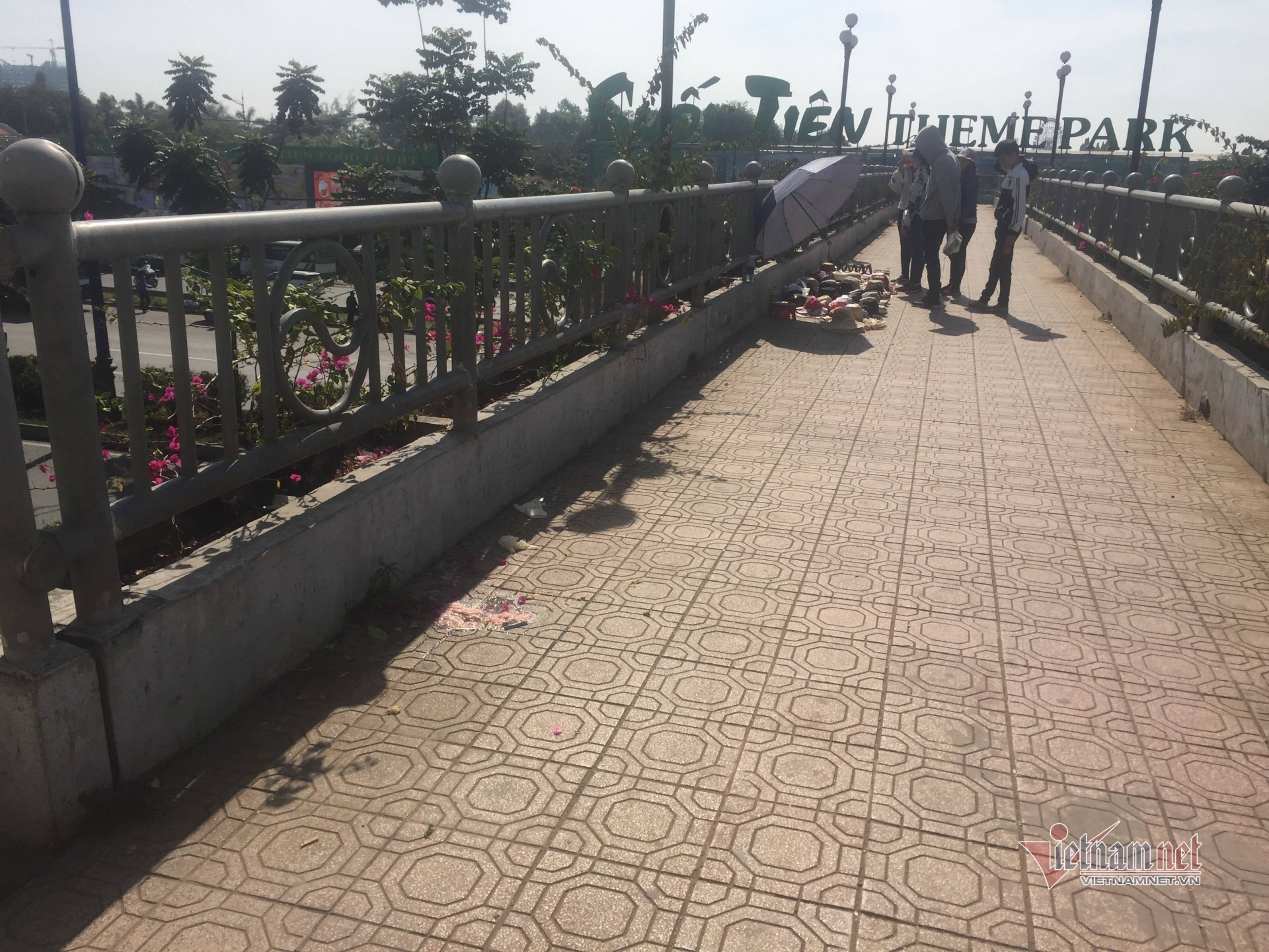nu sinh que thai binh tu vong bat thuong tren cau vuot bo hanh suoi tien
