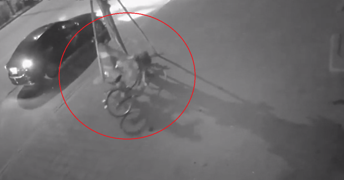 Hà Nội: Truy tìm tài xế ô tô tông cụ bà tử vong, kéo thi thể nạn nhân lên vỉa hè rồi bỏ đi ha noi truy tim tai xe o to tong cu ba tu vong keo thi the nan nhan len via he roi bo di