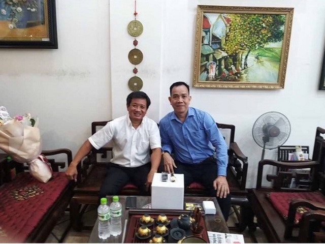 Doanh nhân Quảng Ninh bỏ ra 2 tỷ đồng mua điện thoại và đồng hồ của ông Đoàn Ngọc Hải doanh nhan quang ninh bo ra 2 ty dong mua dien thoai vertu va dong ho cua ong doan ngoc hai
