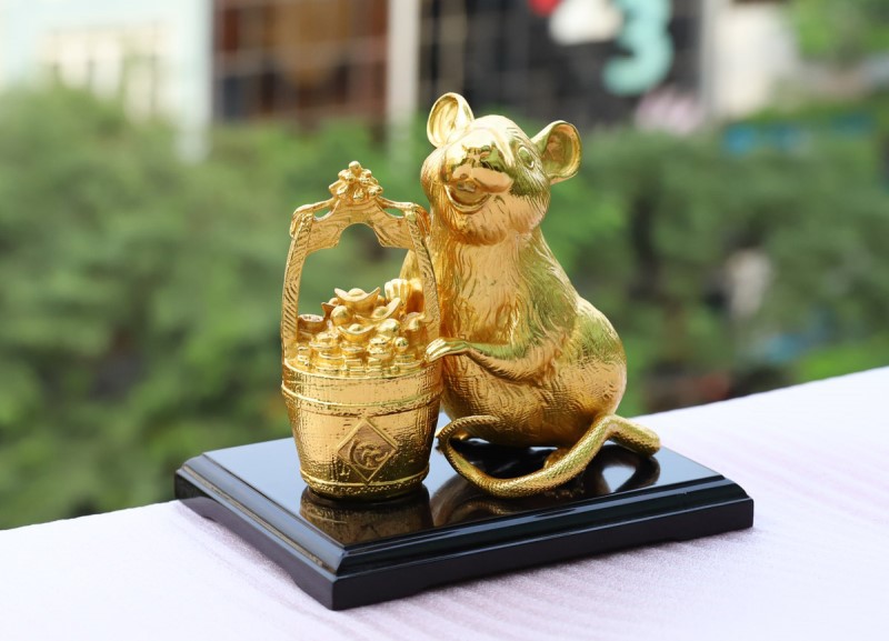 Chiêm ngưỡng Chuột vàng ôm tiền vàng "gánh" lộc đón Tết Canh Tý 2020 chiem nguong chuot vang om tien vang ganh loc don tet canh ty 2020