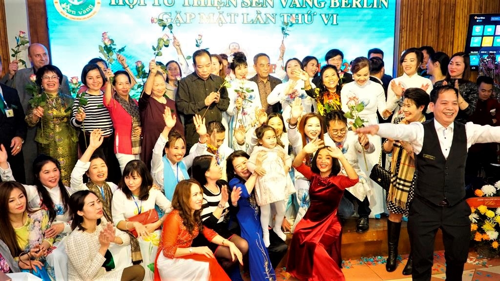 Sen vàng Berlin - 6 năm góp trên 200.000 Euro xây dựng quê hương 6 nam thanh lap hoi tu thien sen vang berlin nhung tam long vang cua nguoi viet o duc