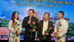 den paris nham nhi ca phe viet