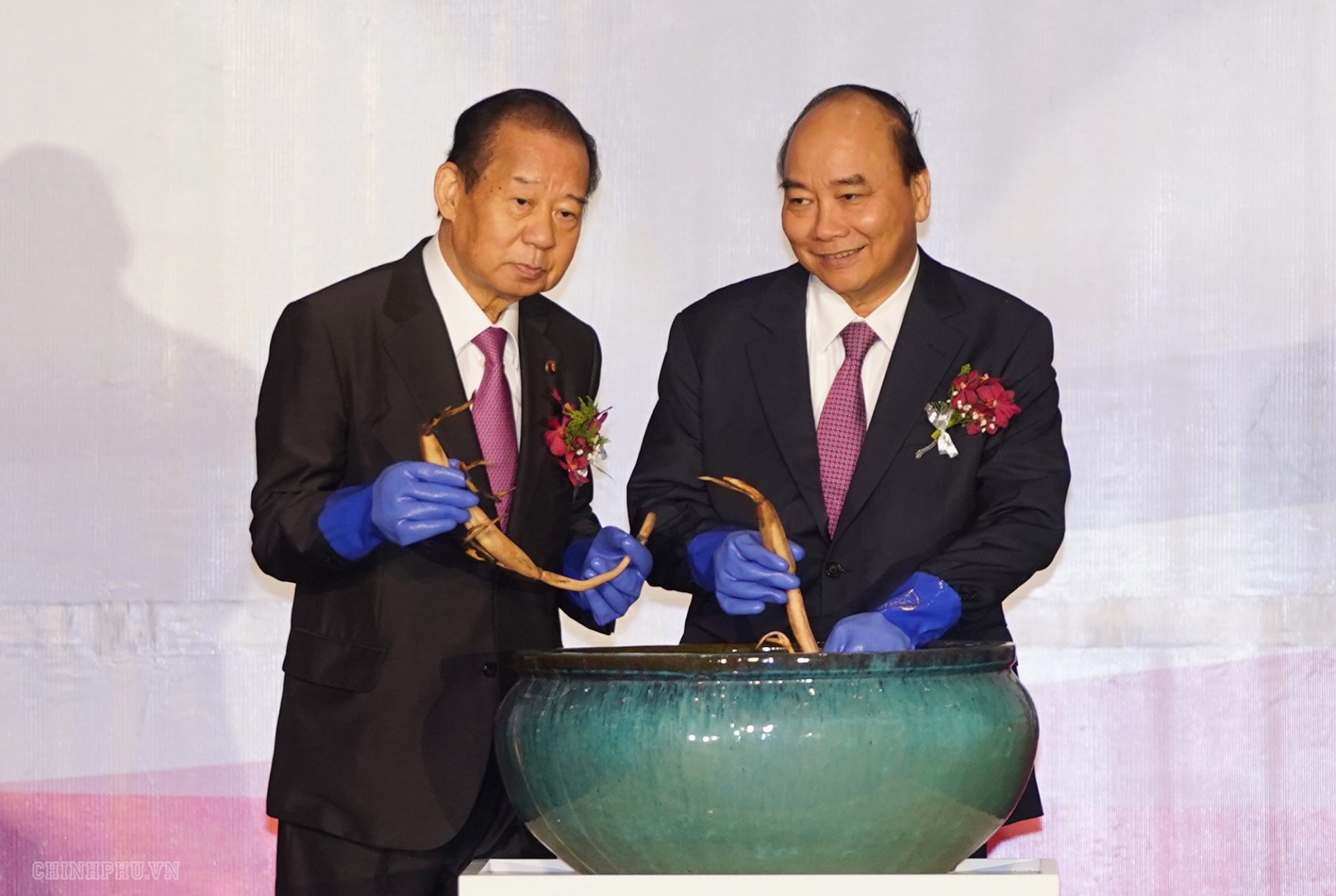 Hơn 1000 đại biểu Nhật Bản dự đêm giao lưu văn hóa Việt - Nhật tại Đà Nẵng hon 1000 dai bieu nhat ban du dem giao luu van hoa viet nhat tai da nang