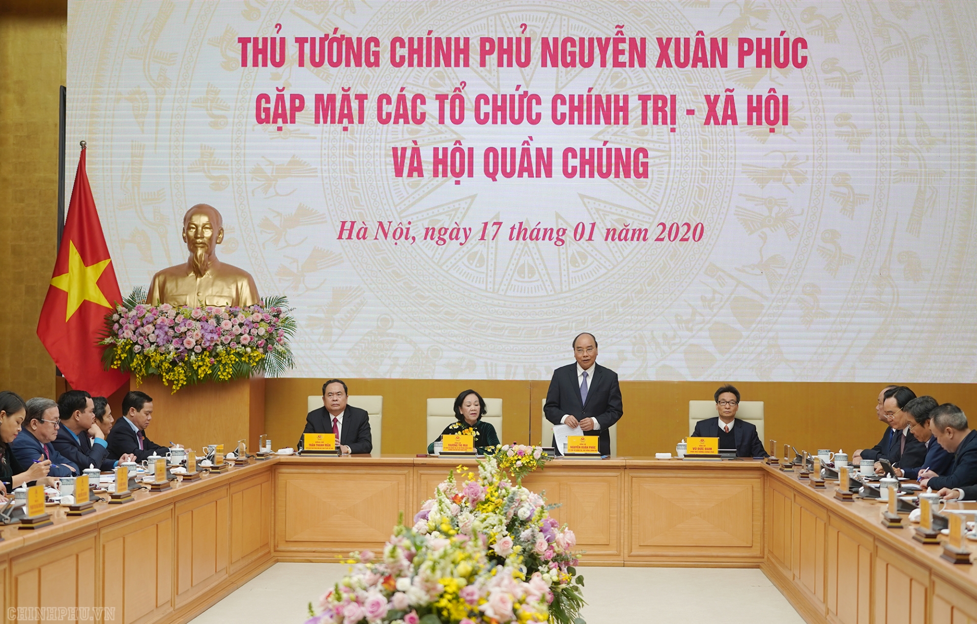 Các tổ chức Chính trị - Xã hội và Hội quần chúng phải là cầu nối giữa Đảng, Nhà nước với nhân dân cac to chuc chinh tri xa hoi va hoi quan chung phai la cau noi giua dang nha nuoc voi nhan dan