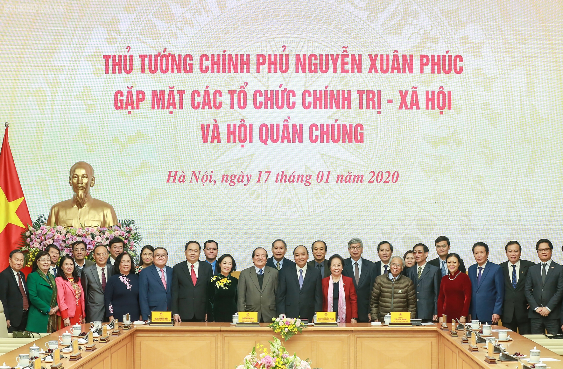 Các tổ chức Chính trị - Xã hội và Hội quần chúng phải là cầu nối giữa Đảng, Nhà nước với nhân dân cac to chuc chinh tri xa hoi va hoi quan chung phai la cau noi giua dang nha nuoc voi nhan dan