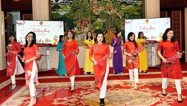Đầm ấm buổi gặp mặt mừng Xuân Canh Tý của cộng đồng người Việt tại Trung Quốc dam am buoi gap mat mung xuan canh ty cua cong dong nguoi viet tai trung quoc