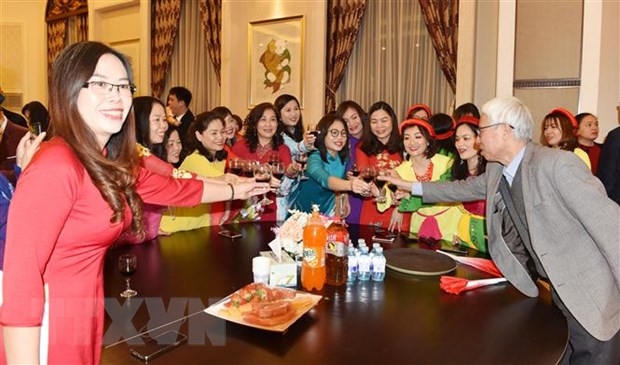 Đầm ấm buổi gặp mặt mừng Xuân Canh Tý của cộng đồng người Việt tại Trung Quốc dam am buoi gap mat mung xuan canh ty cua cong dong nguoi viet tai trung quoc