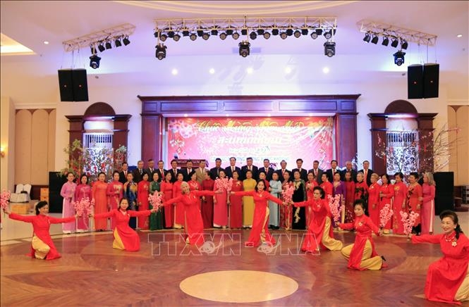 Câu lạc bộ đồng hương Xieng Khouang - cầu nối vun đắp mối quan hệ hữu nghị Việt - Lào tinh dong huong viet tren dat lao