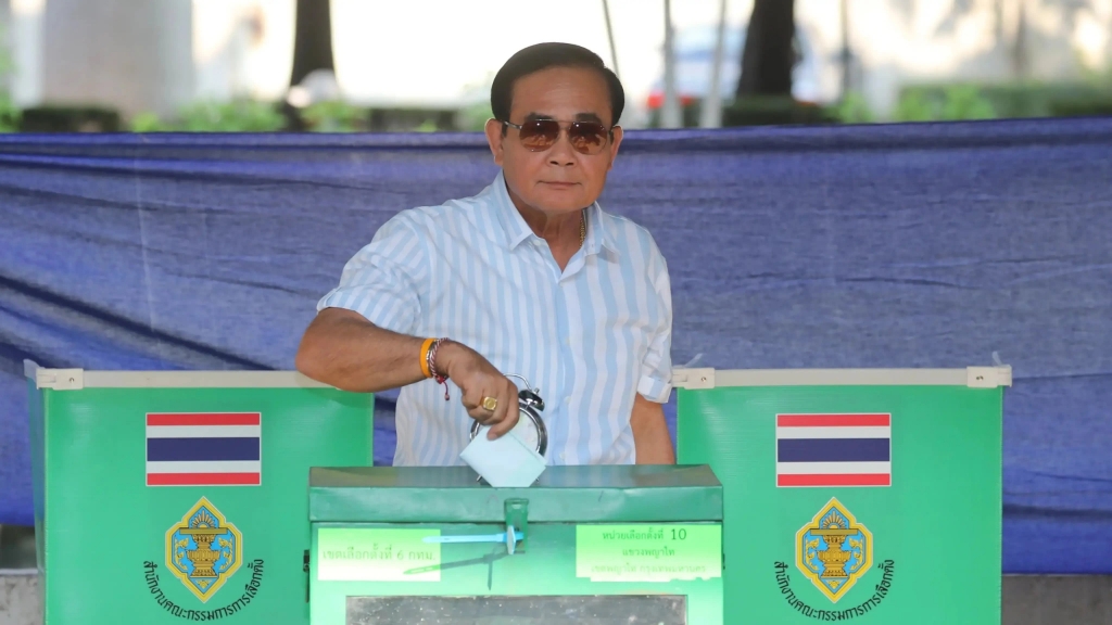 Bầu cử Thái Lan: Đảng ủng hộ quân đội tạm dẫn đầu bau cu thai lan dang ung ho quan doi tam dan dau