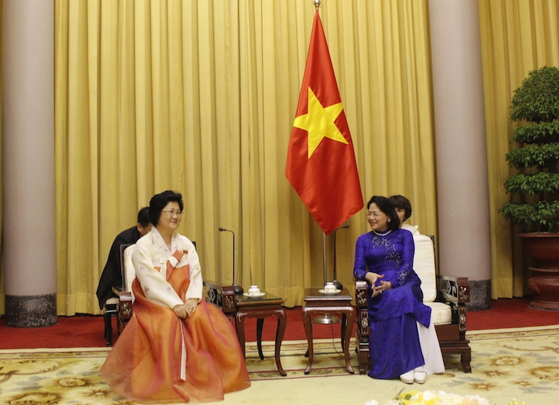 Đại biểu Triều Tiên: Ghi mãi trong tim hình ảnh người Việt Nam chào đón Chủ tịch Kim Jong Un dai bieu trieu tien ghi mai trong tim hinh anh nguoi viet nam chao don chu tich kim jong un