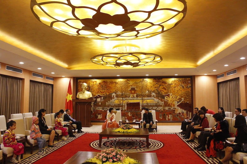 Đại biểu Triều Tiên: Ghi mãi trong tim hình ảnh người Việt Nam chào đón Chủ tịch Kim Jong Un dai bieu trieu tien ghi mai trong tim hinh anh nguoi viet nam chao don chu tich kim jong un