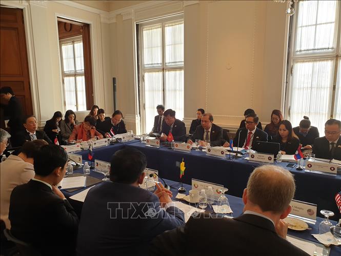 Hoa Kỳ tái khẳng định tầm quan trọng của ASEAN trong chính sách đối ngoại hoa ky tai khang dinh tam quan trong cua asean trong chinh sach doi ngoai