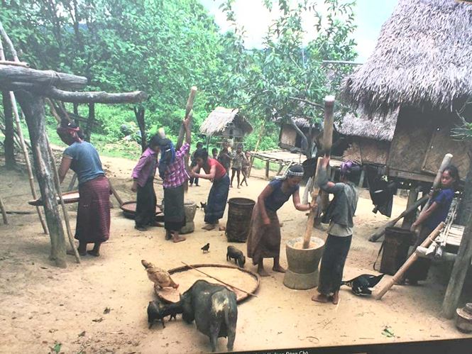 Ông Tây mê đắm…Bru-Vân Kiều ong tay me dam bru van kieu