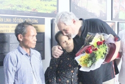 trien lam hon 200 buc anh nghe thuat ve bien dao que huong