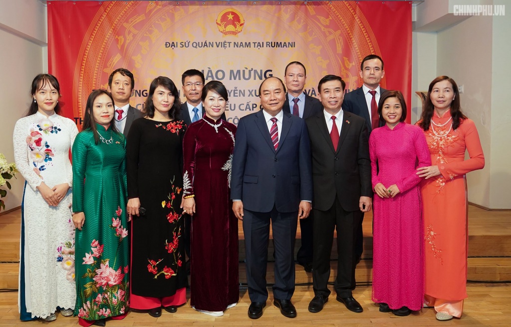 Xem xét phổ biến cẩm nang cho người Việt mới sang Romania xem xet pho bien cam nang cho nguoi viet moi sang romania