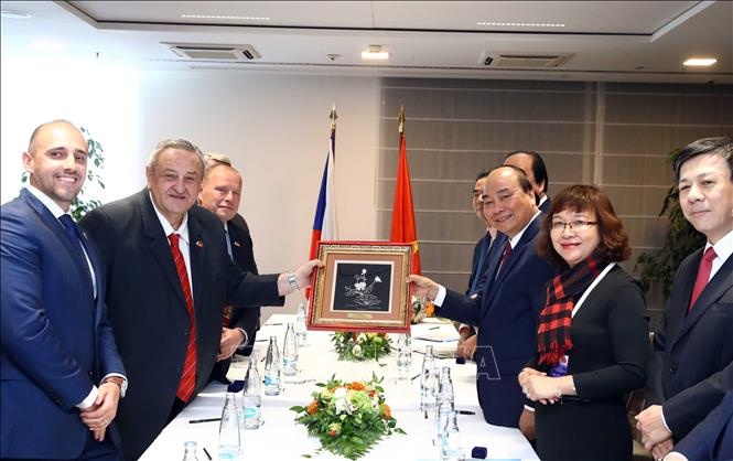 Mong muốn Hội hữu nghị Czech - Việt phối hợp chặt chẽ với Đại sứ quán Việt Nam tại Czech mong muon hoi huu nghi czech viet phoi hop chat che voi dai su quan viet nam tai czech