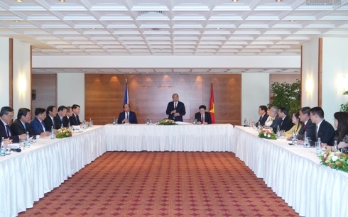 Thủ tướng lắng nghe ý kiến đóng góp của bà con kiều bào tại châu Âu thu tuong lang nghe y kien dong gop cua ba con kieu bao tai chau au 75440