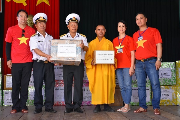 9 ngày đong đầy cảm xúc của kiều bào với quân dân Trường Sa 9 ngay dong day cam xuc cua kieu bao voi quan dan truong sa