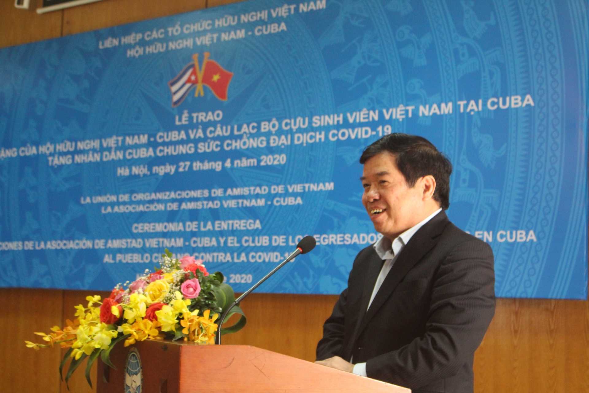 Hội Hữu nghị Việt Nam – Cuba và CLB cựu sinh viên VN tại Cuba trao hơn 1,5 tỷ đồng giúp nhân dân Cuba chống COVID-19 viet nam trao hon 15 ty dong giup nhan dan cuba chong dai dich covid 19