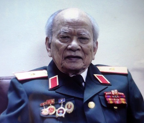 Bí mật thanh bảo kiếm bạn Lào trao tặng tướng Huỳnh Đắc Hương bi mat thanh bao kiem ban lao trao tang tuong huynh dac huong