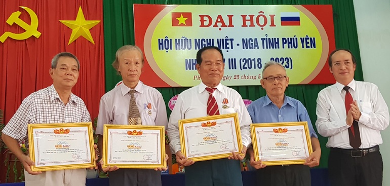 hoi huu nghi viet nga tinh phu yen day manh cac hoat dong ky niem ngay le lon 2 nuoc