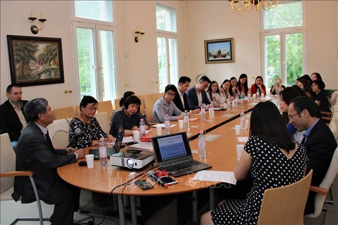 trao doi phuong phap giang day tieng viet cho cong dong nguoi viet tai duc