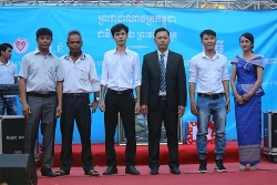 tin vui cho ba con nguoi viet tai campuchia