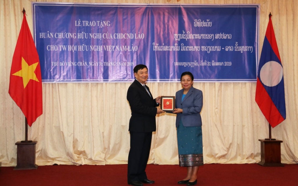 hoi huu nghi viet nam lao don nhan huan chuong huu nghi cua chinh phu lao