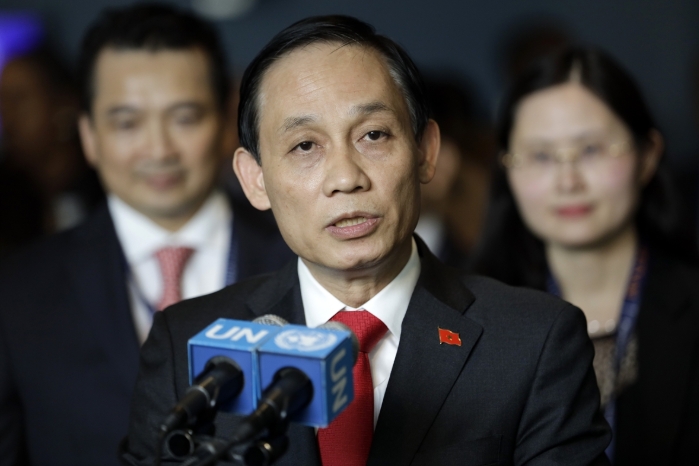 thu truong ngoai giao le hoai trung thanh tuu doi moi cua viet nam duoc khang dinh