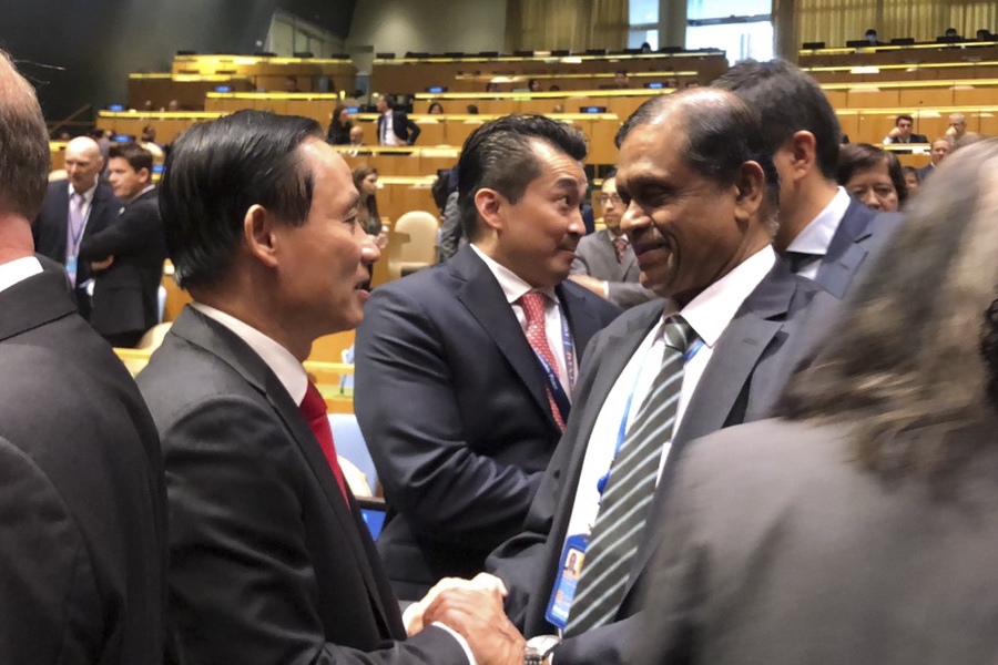 thu truong ngoai giao le hoai trung thanh tuu doi moi cua viet nam duoc khang dinh