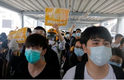 tam hoan du luat chua du nguoi dan lai bieu tinh yeu cau dac khu truong hong kong tu chuc