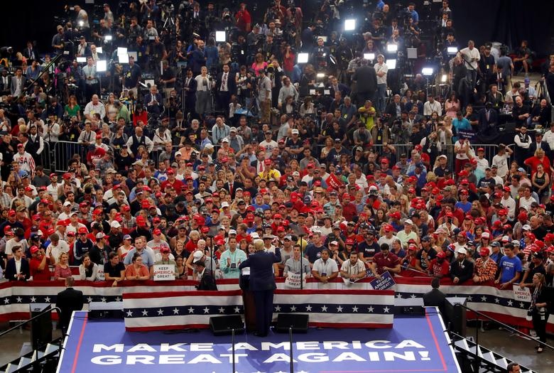 Khởi động tái tranh cử, Tổng thống Trump "dương Đông, kích Tây" ong trump phat dong chien dich tai tranh cu noi my la su ghen ti cua the gioi