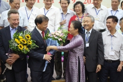 ra mat cam nang ngon ngu sec viet