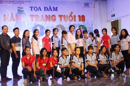 Tổ chức Room To Read: Đổi đời cho hàng trăm nữ sinh Vĩnh Long to chuc room to read 7 nam chuan bi hanh trang vao doi cho hon 300 nu sinh tra on