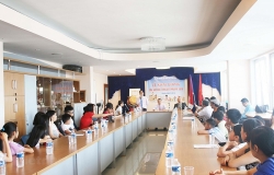 van hoc bac nhip cau huu nghi viet sec