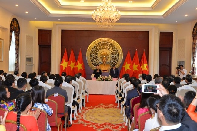 Chủ tịch Quốc hội đánh giá cao việc thành lập các hội đoàn người Việt Nam tại Trung Quốc chu tich quoc hoi danh gia cao viec thanh lap cac hoi doan nguoi viet nam tai trung quoc