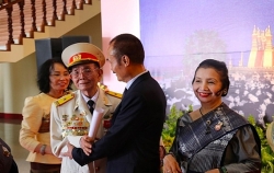 gap go gia dinh chu tich souphanouvong o xu so hoa cham pa