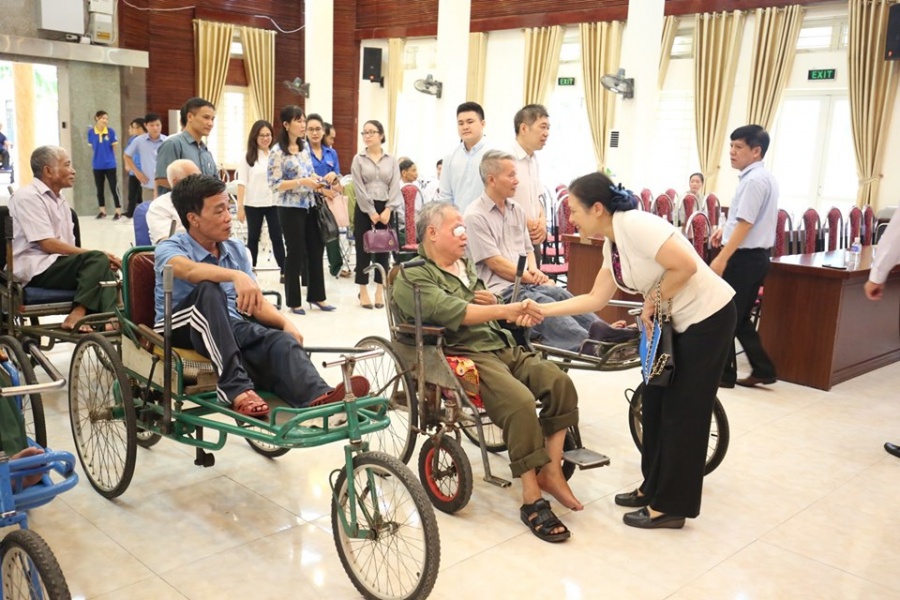 Liên hiệp Hữu nghị trao gần 40 triệu đồng cho Trung tâm Điều dưỡng thương binh Thuận Thành lien hiep huu nghi tri an thuong benh binh tai bac ninh