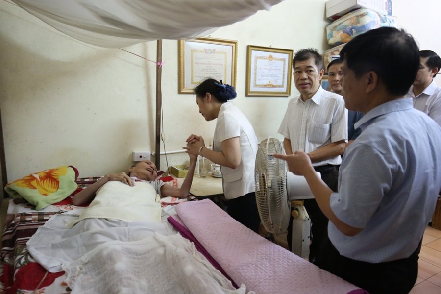 Liên hiệp Hữu nghị trao gần 40 triệu đồng cho Trung tâm Điều dưỡng thương binh Thuận Thành lien hiep huu nghi tri an thuong benh binh tai bac ninh